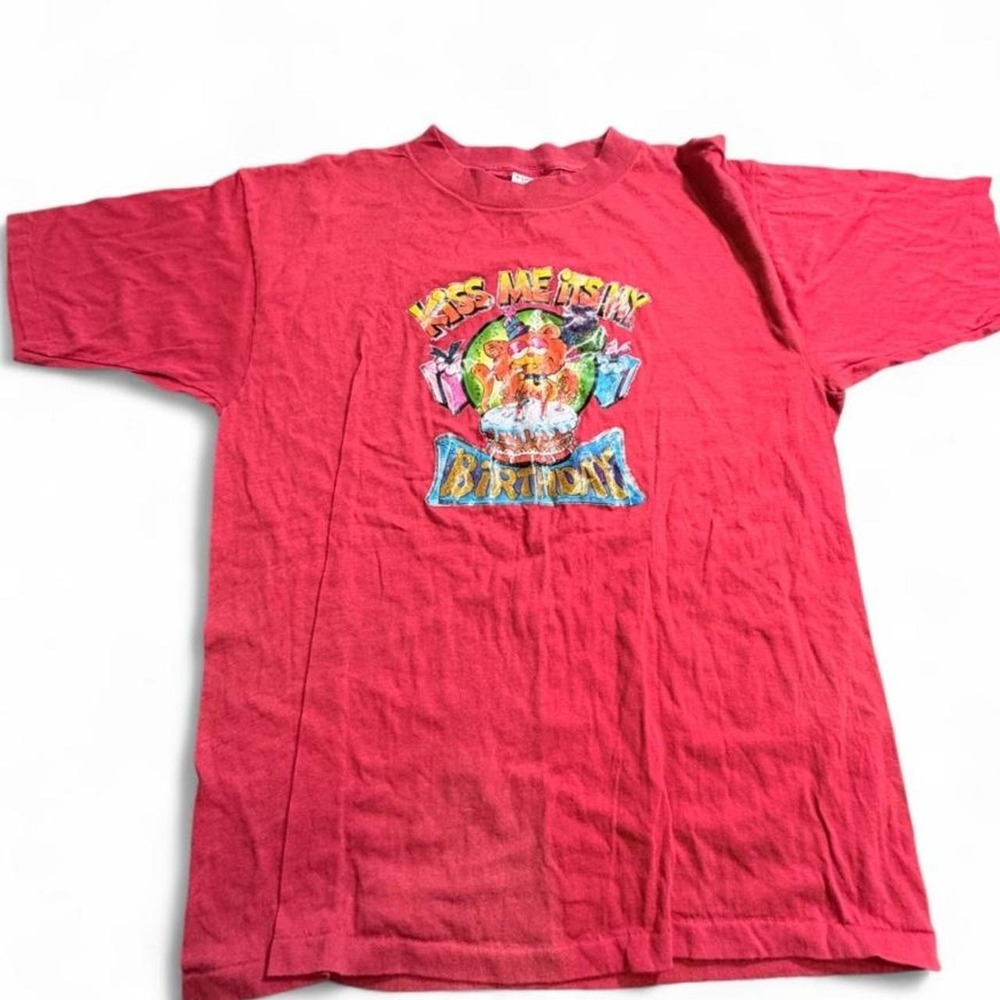 Vintage red 'kiss me it's my birthday' T-Shirt